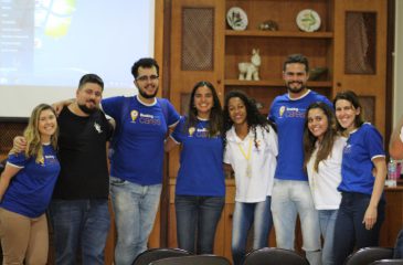 Equipe da Booking.com trabalha inteligência emocional com alunas da AFESU Moinho